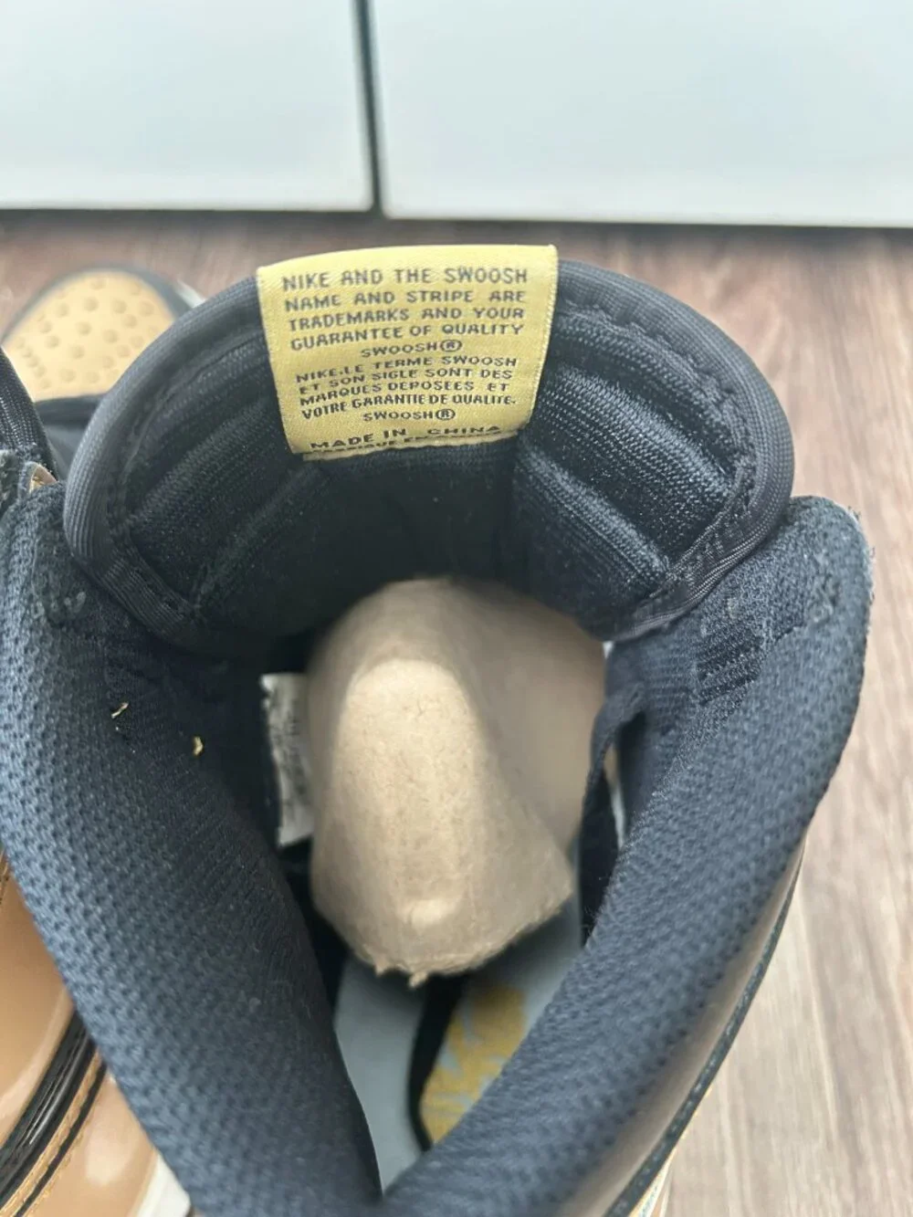 Air Jordan 1 High Gold Toe 2018 Men's Size 9